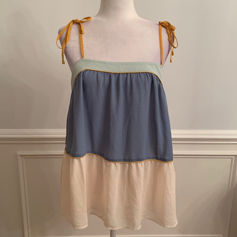 Ann Taylor LOFT Women’s Summer Top With Lining. Size Small.